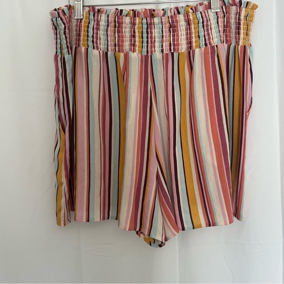 Torrid Women's Striped Poly Blend Smock Waist Beach Shorts Size 1 Multicolor NWT - Picture 1 of 7